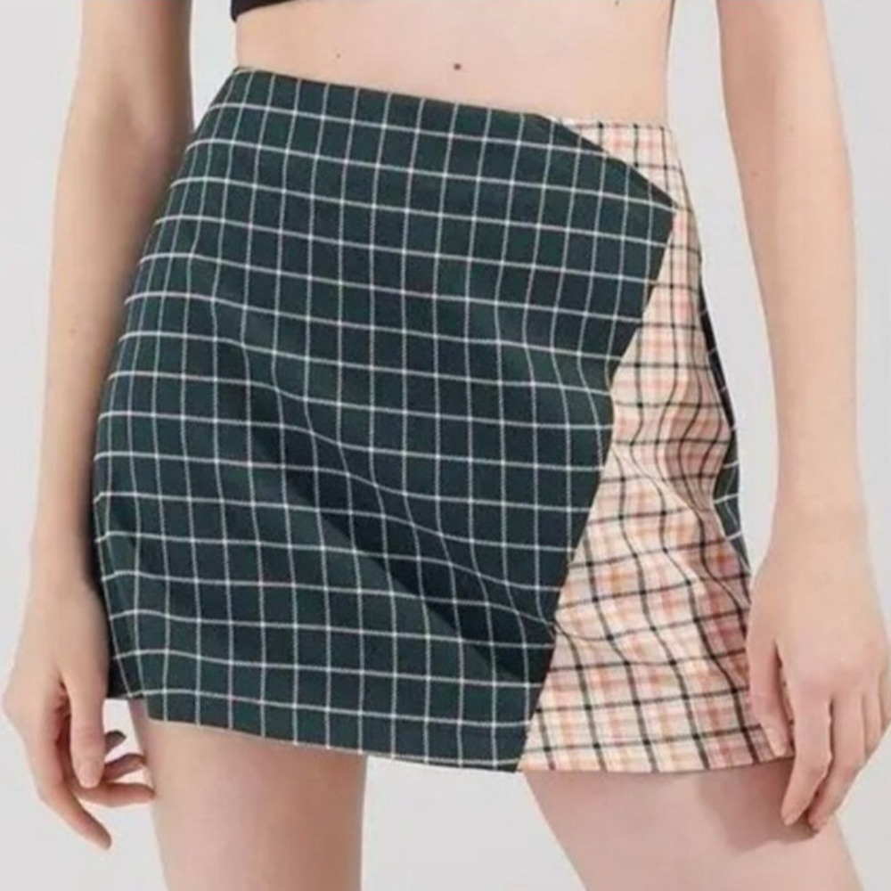 Urban Outfitters Green Fitted Preppy Plaid Mini Skirt SZ S - Picture 2 of 6